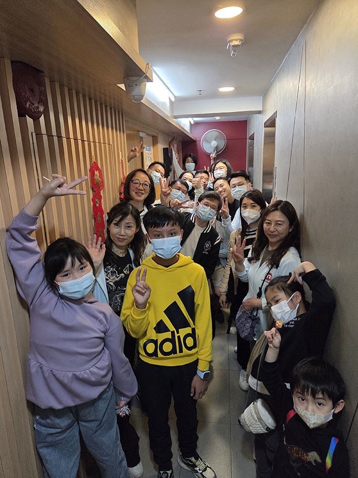 破产管理署义工队探访湾仔一所护老中心